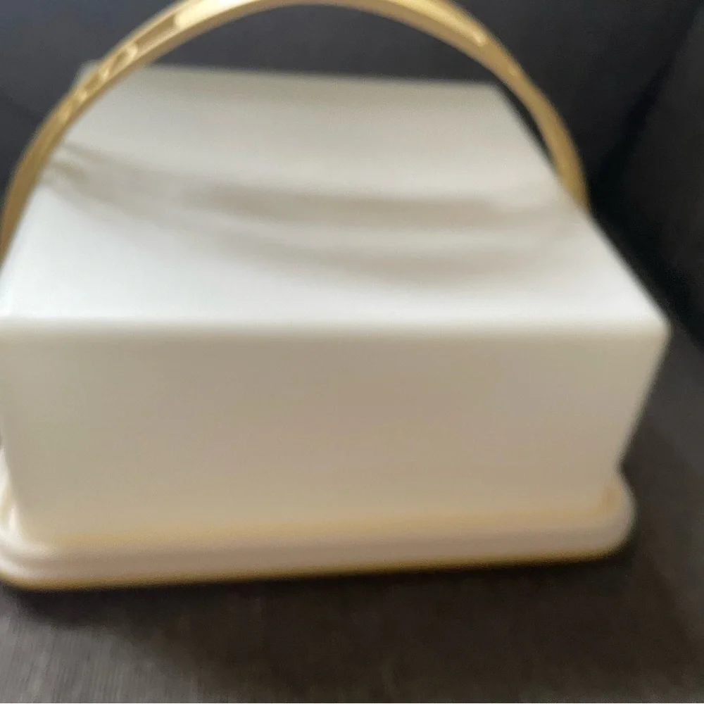 Tupperware Gold Food Storage Container - Picture 2 of 2
